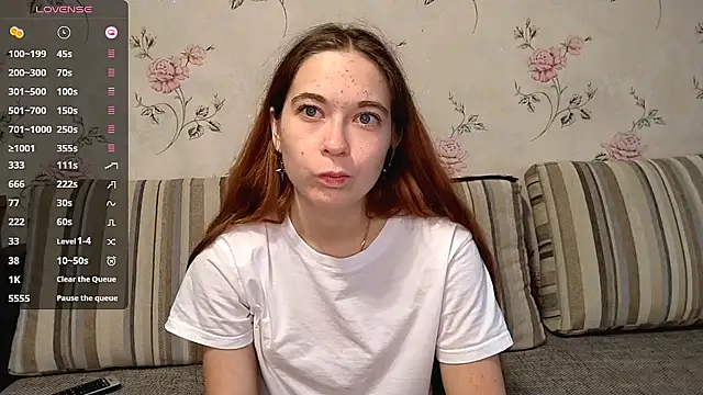 Snapshot of KissKarina chatting on September 2025 02:02:01 PM KissKarina online show from September 2025 02:02:01 PM