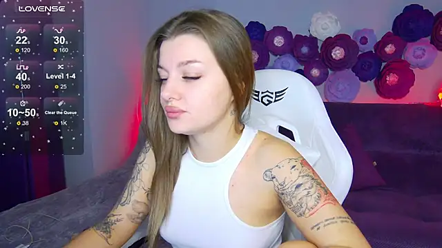 LindaBrilliant online show from October 2025 02:10:02 AM