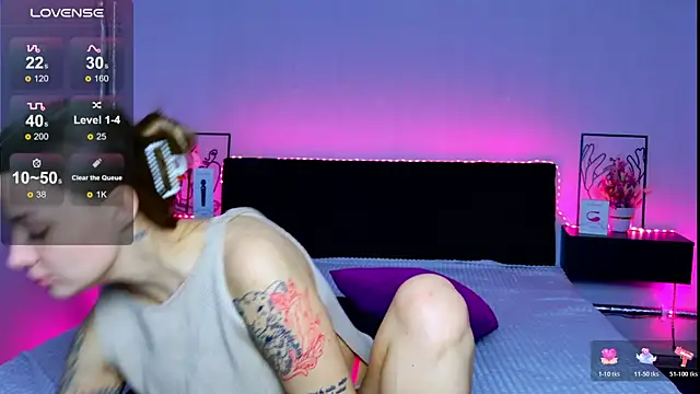 LindaBrilliant online show from December 2025 06:40:01 AM