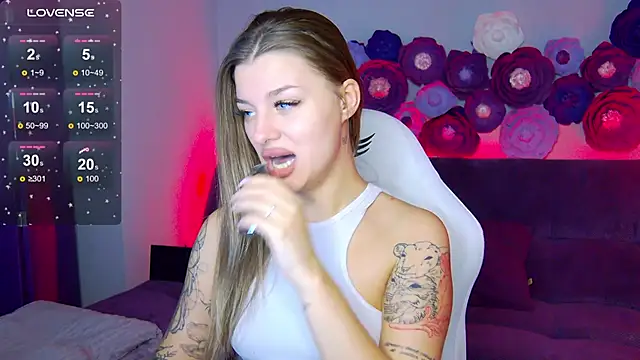 LindaBrilliant online show from October 2025 03:07:01 AM