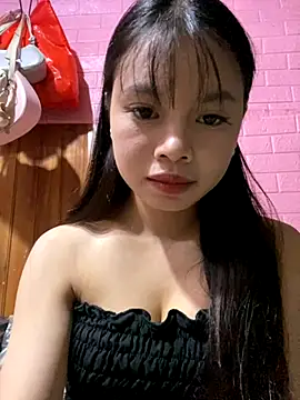 Snapshot of LunaBerry18 chatting on October 2025 12:52:01 PM LunaBerry18 online show from October 2025 12:52:01 PM