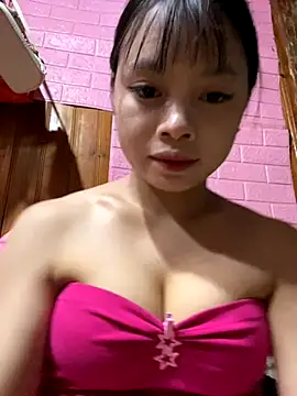 Snapshot of LunaBerry18 chatting on September 2025 12:53:01 PM LunaBerry18 online show from September 2025 12:53:01 PM