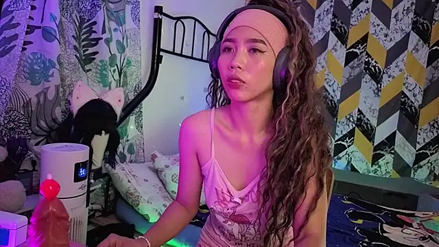 Snapshot of BadLilBambi chatting on September 2025 07:02:01 PM BadLilBambi online show from September 2025 07:02:01 PM