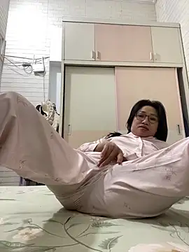 Snapshot of Vitamin_sexy chatting on December 2025 11:43:02 PM Vitamin sexy online show from December 2025 11:43:02 PM