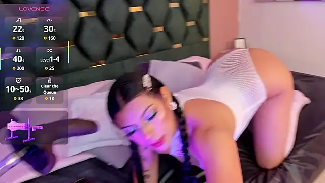 Micki   online show from October 2025 11:42:02 AM