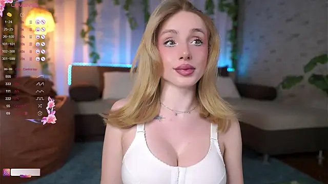BabyyyLunaX online show from June 2026 07:47:01 PM