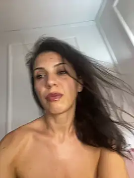 Snapshot of AlyaRei chatting on June 2026 02:01:01 PM AlyaRei online show from June 2026 02:01:01 PM