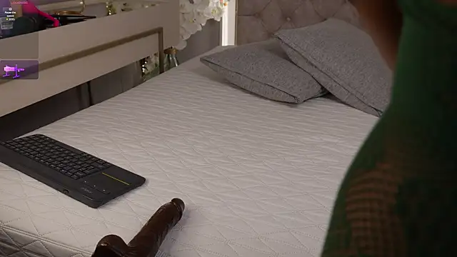 ellette   online show from March 2026 07:14:02 PM