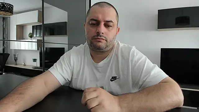 Snapshot of DravenPeak chatting on June 2026 07:42:01 AM DravenPeak online show from June 2026 07:42:01 AM