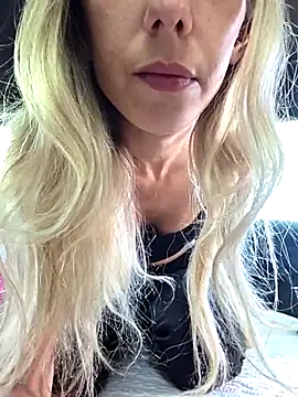 Snapshot of PetiteSecrets chatting on October 2025 03:14:01 PM PetiteSecrets online show from October 2025 03:14:01 PM