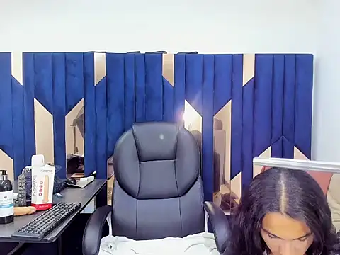 Snapshot of Aisha_hotts777 chatting on November 2025 04:23:02 AM Aisha hotts777 online show from November 2025 04:23:02 AM