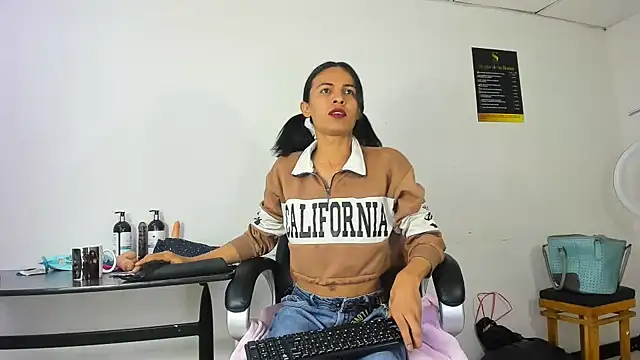 Snapshot of Aisha_hotts777 chatting on November 2025 04:02:02 AM Aisha hotts777 online show from November 2025 04:02:02 AM