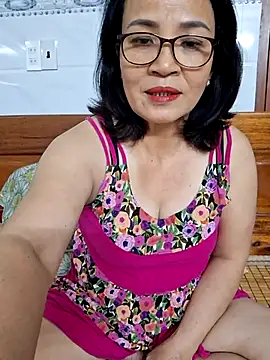   Mihmih   online show from November 2025 04:02:02 PM