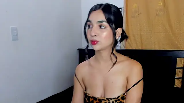 Snapshot of MelyRousee chatting on September 2025 11:33:01 PM MelyRousee online show from September 2025 11:33:01 PM
