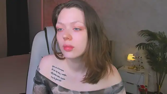 Lunar Lily online show from January 2026 05:56:02 AM