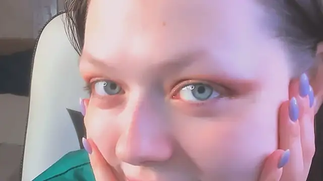 Lunar Lily online show from April 2026 05:48:02 AM