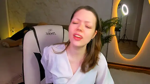 Snapshot of Lunar_Lily chatting on December 2025 05:30:02 AM Lunar Lily online show from December 2025 05:30:02 AM