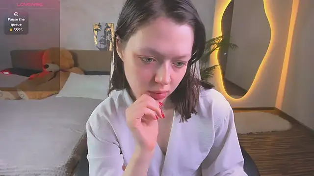 Lunar Lily online show from March 2026 05:39:02 AM