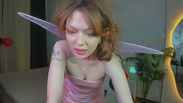 Snapshot of Lunar_Lily chatting on October 2025 06:01:01 AM Lunar Lily online show from October 2025 06:01:01 AM