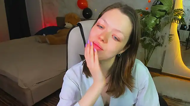 Snapshot of Lunar_Lily chatting on November 2025 05:34:02 AM Lunar Lily online show from November 2025 05:34:02 AM