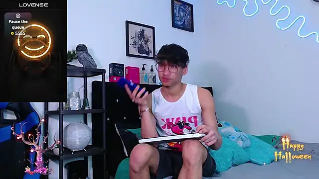 Snapshot of Gael_Jones chatting on October 2025 04:11:02 AM Gael Jones online show from October 2025 04:11:02 AM