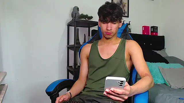 Snapshot of Gael_Jones chatting on November 2025 04:05:02 AM Gael Jones online show from November 2025 04:05:02 AM