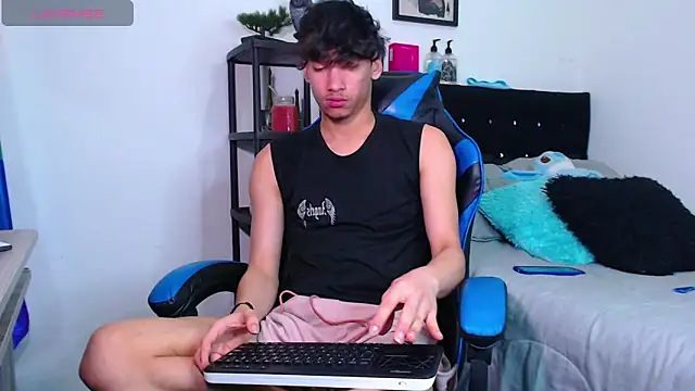 Snapshot of Gael_Jones chatting on October 2025 03:07:02 AM Gael Jones online show from October 2025 03:07:02 AM