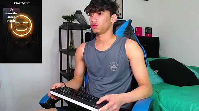 Snapshot of Gael_Jones chatting on November 2025 05:22:02 AM Gael Jones online show from November 2025 05:22:02 AM