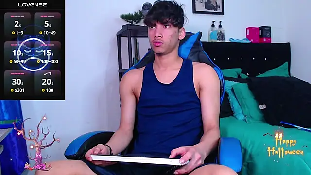 Snapshot of Gael_Jones chatting on October 2025 04:33:01 AM Gael Jones online show from October 2025 04:33:01 AM