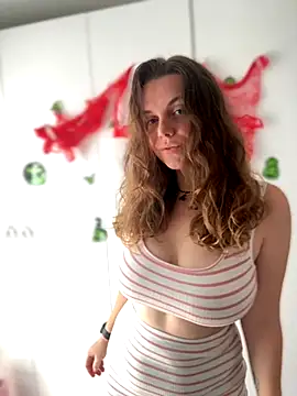 TenderLaGlamor online show from October 2025 10:58:02 AM