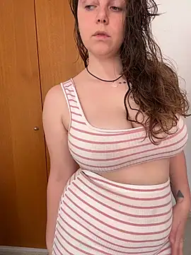Snapshot of TenderLaGlamor chatting on May 2026 11:18:02 AM TenderLaGlamor online show from May 2026 11:18:02 AM