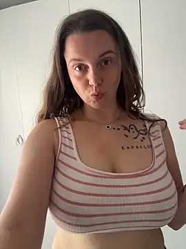 TenderLaGlamor online show from November 2025 11:37:01 AM