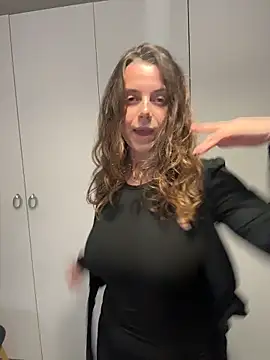 TenderLaGlamor online show from November 2025 04:55:02 PM