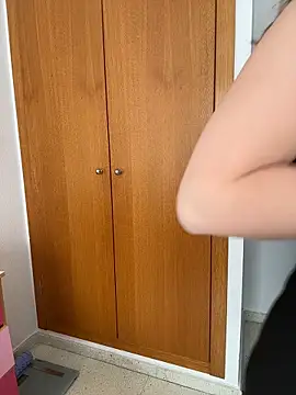 TenderLaGlamor online show from March 2026 12:12:01 PM