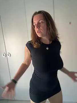 TenderLaGlamor online show from September 2025 03:18:02 PM