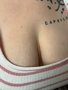 TenderLaGlamor online show from November 2025 12:49:01 PM