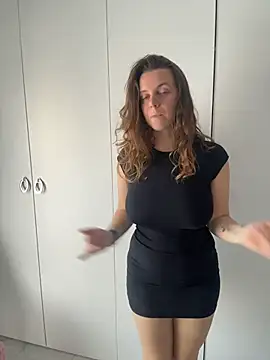 TenderLaGlamor online show from November 2025 11:21:02 AM