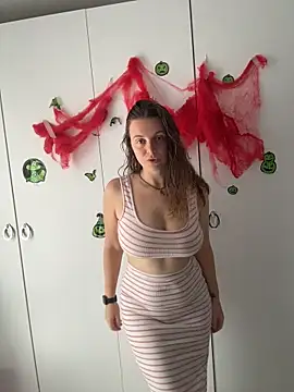 TenderLaGlamor online show from October 2025 11:21:02 AM