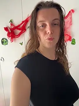 TenderLaGlamor online show from November 2025 10:53:02 AM