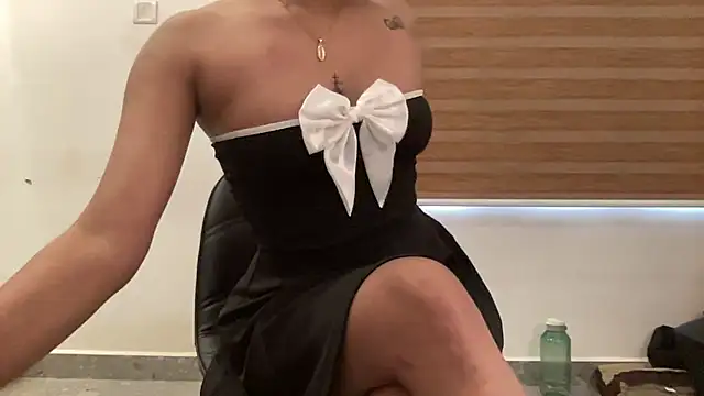 LucytheDevilQueen online show from November 2025 02:56:02 AM