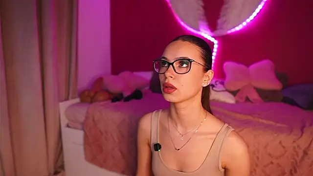 alexxisrae online show from February 2026 04:14:01 AM