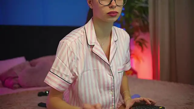 alexxisrae online show from November 2025 04:04:01 AM