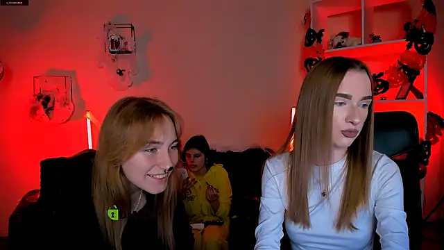 lizzie boom online show from October 2025 07:24:01 PM