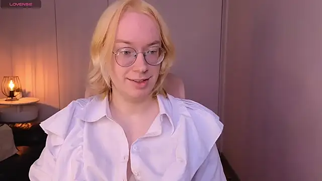 Snapshot of Amanda_Butlerr chatting on May 2026 02:12:02 PM Amanda Butlerr online show from May 2026 02:12:02 PM