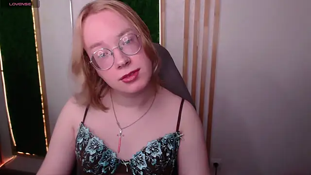 Snapshot of Amanda_Butlerr chatting on June 2026 02:18:01 PM Amanda Butlerr online show from June 2026 02:18:01 PM