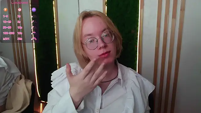 Snapshot of Amanda_Butlerr chatting on June 2026 12:22:01 PM Amanda Butlerr online show from June 2026 12:22:01 PM
