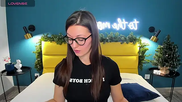 Joan Nelson online show from December 2025 01:27:01 AM