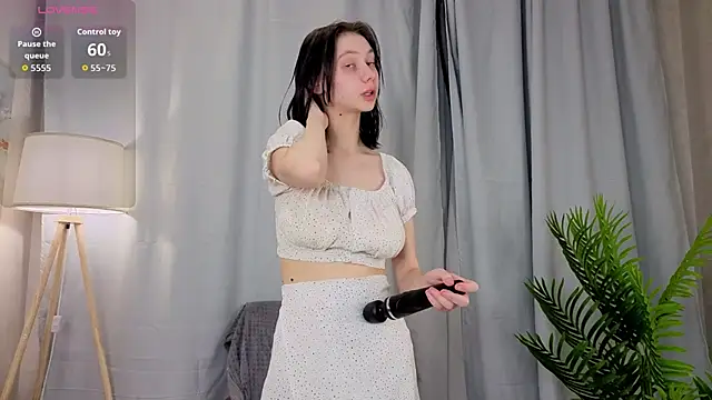 Snapshot of SuzanneHowse chatting on March 2026 04:08:02 PM SuzanneHowse online show from March 2026 04:08:02 PM
