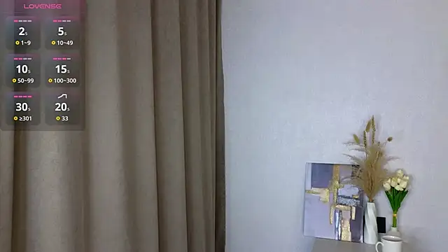 Snapshot of SuzanneHowse chatting on March 2026 04:30:02 PM SuzanneHowse online show from March 2026 04:30:02 PM