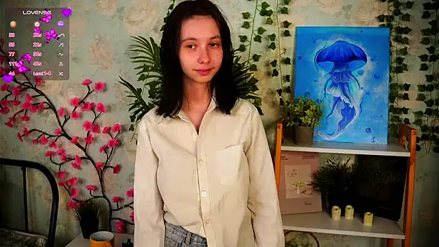 Snapshot of SuzanneHowse chatting on May 2026 04:18:01 PM SuzanneHowse online show from May 2026 04:18:01 PM
